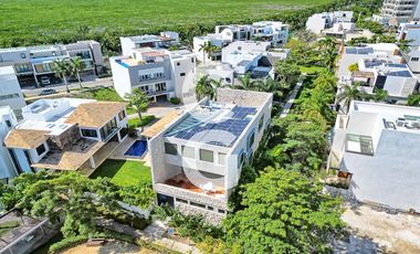 Casa en Venta en Cancun en Residencial Laguna Puerto Cancun con Roof Top