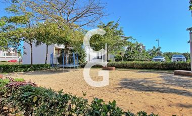 Casa en Venta en Cancun en Residencial Laguna Puerto Cancun con Roof Top