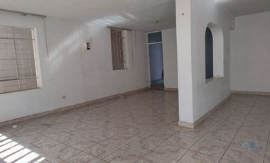 AMPLIA CASA EN URB. LA NORIA-TRUJILLO