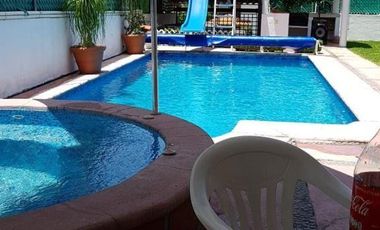 CASA EN LOMAS DE COCOYOC CON TODOS LOS SERVICIOS
