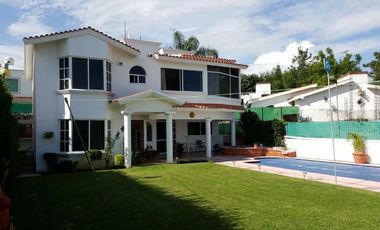 CASA EN LOMAS DE COCOYOC CON TODOS LOS SERVICIOS