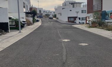 CASA EN VENTA, FRACC. ZIBATA, PRIVADA AGAVE