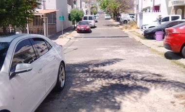 TRASPASO DE CASA EN LA JUERTA DE PEÑA (MG)