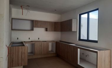 CASA EN VENTA EN SENDEROS DE MONTE VERDE 162 COTO 5C CON ALBERCA