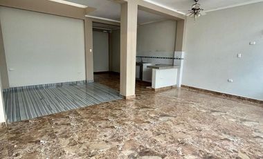 Tarapoto es el centro, ok. ¿Pero has visto cómo crece La Banda de Shilcayo? Esta casa de 3 pisos en La Banda de Shilcayo te ofrece 'otra perspectiva'.