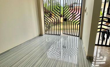 Tarapoto es el centro, ok. ¿Pero has visto cómo crece La Banda de Shilcayo? Esta casa de 3 pisos en La Banda de Shilcayo te ofrece 'otra perspectiva'.