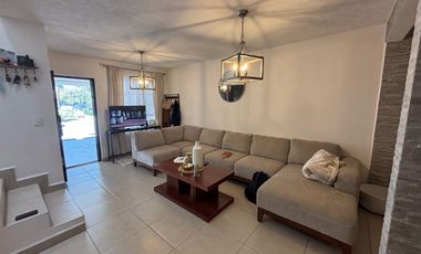 CASA EN VENTA EN CASTELLO RESIDENCIAL LEON GTO ZONA SUR UBICADA FRENTE ÁREA VERDE Y PÉRGOLA.
