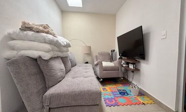 CASA EN VENTA EN CASTELLO RESIDENCIAL LEON GTO ZONA SUR UBICADA FRENTE ÁREA VERDE Y PÉRGOLA.