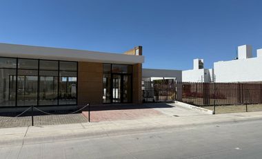 CASA EN VENTA EN CASTELLO RESIDENCIAL LEON GTO ZONA SUR UBICADA FRENTE ÁREA VERDE Y PÉRGOLA.