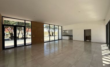 CASA EN VENTA EN CASTELLO RESIDENCIAL LEON GTO ZONA SUR UBICADA FRENTE ÁREA VERDE Y PÉRGOLA.