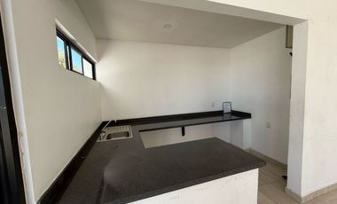 CASA EN VENTA EN CASTELLO RESIDENCIAL LEON GTO ZONA SUR UBICADA FRENTE ÁREA VERDE Y PÉRGOLA.