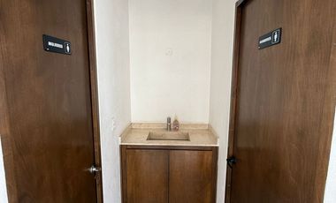 CASA EN VENTA EN CASTELLO RESIDENCIAL LEON GTO ZONA SUR UBICADA FRENTE ÁREA VERDE Y PÉRGOLA.