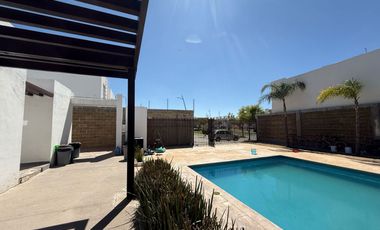 CASA EN VENTA EN CASTELLO RESIDENCIAL LEON GTO ZONA SUR UBICADA FRENTE ÁREA VERDE Y PÉRGOLA.