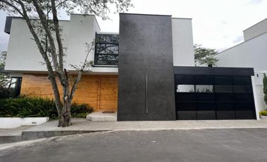 CASA EN VENTA EN SECTOR TANDA NAYÓN DE 4 DORMITORIOS QUITO ECUADOR