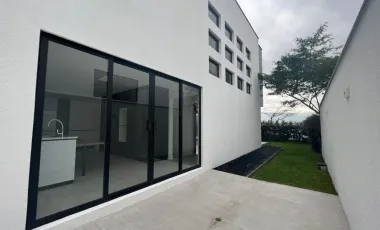 CASA EN VENTA EN SECTOR TANDA NAYÓN DE 4 DORMITORIOS QUITO ECUADOR