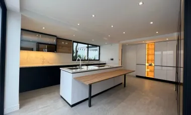 CASA EN VENTA EN SECTOR TANDA NAYÓN DE 4 DORMITORIOS QUITO ECUADOR