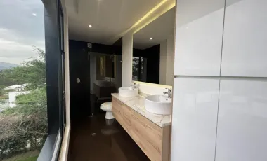 CASA EN VENTA EN SECTOR TANDA NAYÓN DE 4 DORMITORIOS QUITO ECUADOR