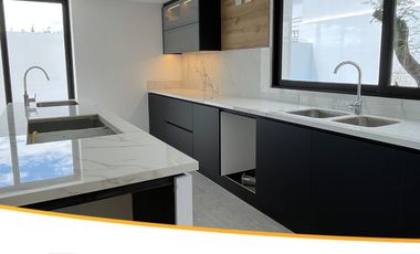 CASA EN VENTA EN SECTOR TANDA NAYÓN DE 4 DORMITORIOS QUITO ECUADOR