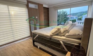 En Nariño - Cundinamarca Vendemos hermosa casa de dos pisos con piscina privada en conjunto.