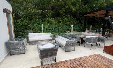 En Nariño - Cundinamarca Vendemos hermosa casa de dos pisos con piscina privada en conjunto.