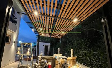 En Nariño - Cundinamarca Vendemos hermosa casa de dos pisos con piscina privada en conjunto.