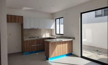 CASA EN VENTA EN SENDEROS DE MONTE VERDE COTO 9 CASA 37 COTO CON ALBERCA