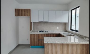 CASA EN VENTA EN SENDEROS DE MONTE VERDE COTO 9 CASA 37 COTO CON ALBERCA