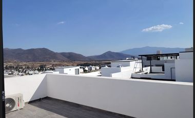 CASA EN VENTA EN SENDEROS DE MONTE VERDE COTO 9 CASA 37 COTO CON ALBERCA