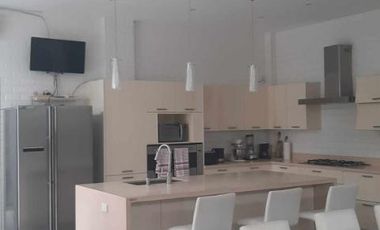 4 Bedroom house near Ilig-Iligan beach with pool
