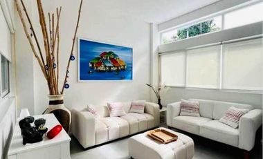 4 Bedroom house near Ilig-Iligan beach with pool