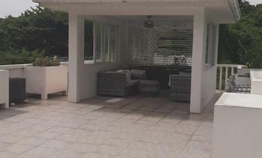 4 Bedroom house near Ilig-Iligan beach with pool