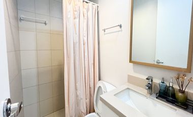 Rush: 2BR Flat in One Rockwell East for Sale