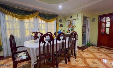 Venta de casa en Cuenca – 330m², 4 habitaciones, cerca de comercios y tranvía