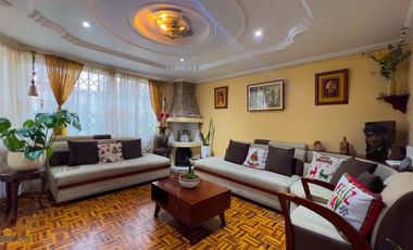 Venta de casa en Cuenca – 330m², 4 habitaciones, cerca de comercios y tranvía
