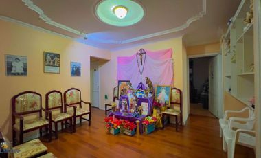 Venta de casa en Cuenca – 330m², 4 habitaciones, cerca de comercios y tranvía