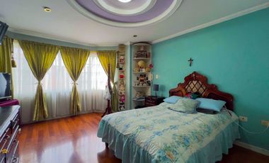 Venta de casa en Cuenca – 330m², 4 habitaciones, cerca de comercios y tranvía
