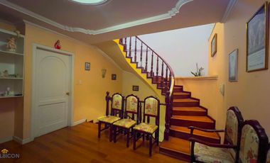 Venta de casa en Cuenca – 330m², 4 habitaciones, cerca de comercios y tranvía