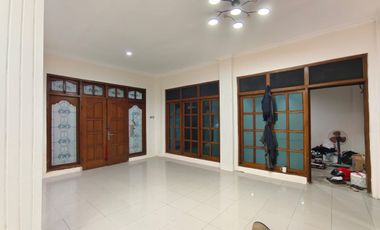 Dijual Rumah Waru Indah Letak Strategis