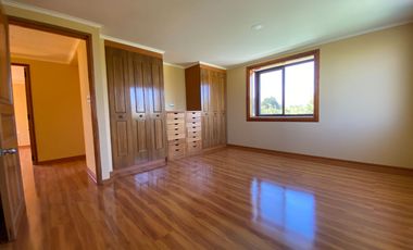San Felipe – Arriendo amplia casa tipo chalet, sector El Asiento