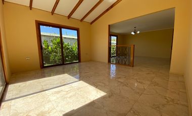 San Felipe – Arriendo amplia casa tipo chalet, sector El Asiento
