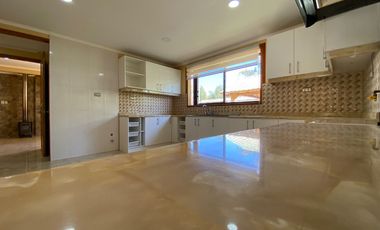 San Felipe – Arriendo amplia casa tipo chalet, sector El Asiento