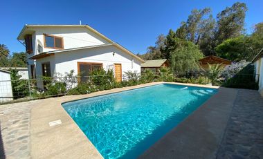 San Felipe – Arriendo amplia casa tipo chalet, sector El Asiento