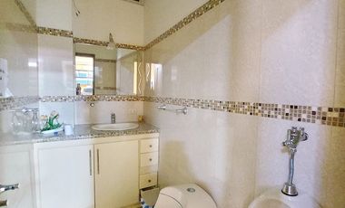 En la Parroquia El Cambio Se Vende Edificio Comercial/Residencial con Bodega, Oficinas, Departamento y Rooftop