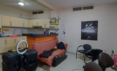 En la Parroquia El Cambio Se Vende Edificio Comercial/Residencial con Bodega, Oficinas, Departamento y Rooftop