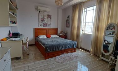 En la Parroquia El Cambio Se Vende Edificio Comercial/Residencial con Bodega, Oficinas, Departamento y Rooftop