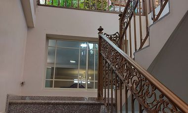 En la Parroquia El Cambio Se Vende Edificio Comercial/Residencial con Bodega, Oficinas, Departamento y Rooftop