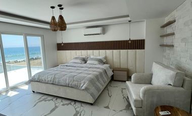 Crucita, Renta de hermosa casa 6 dormitorios con piscina al pie del mar