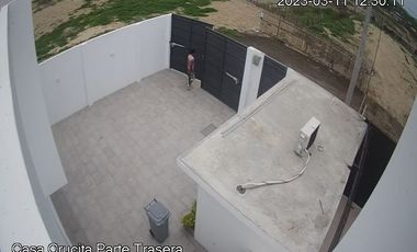 Crucita, Renta de hermosa casa 6 dormitorios con piscina al pie del mar