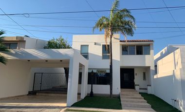 Casa en renta. Fraccionamiento Lomas Altas en Colonia Pitic, Hermosillo, Sonora.