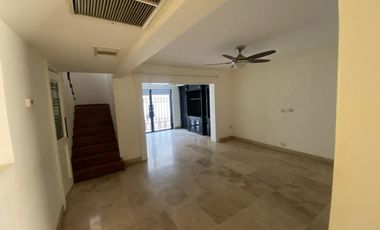 Casa en renta. Fraccionamiento Lomas Altas en Colonia Pitic, Hermosillo, Sonora.